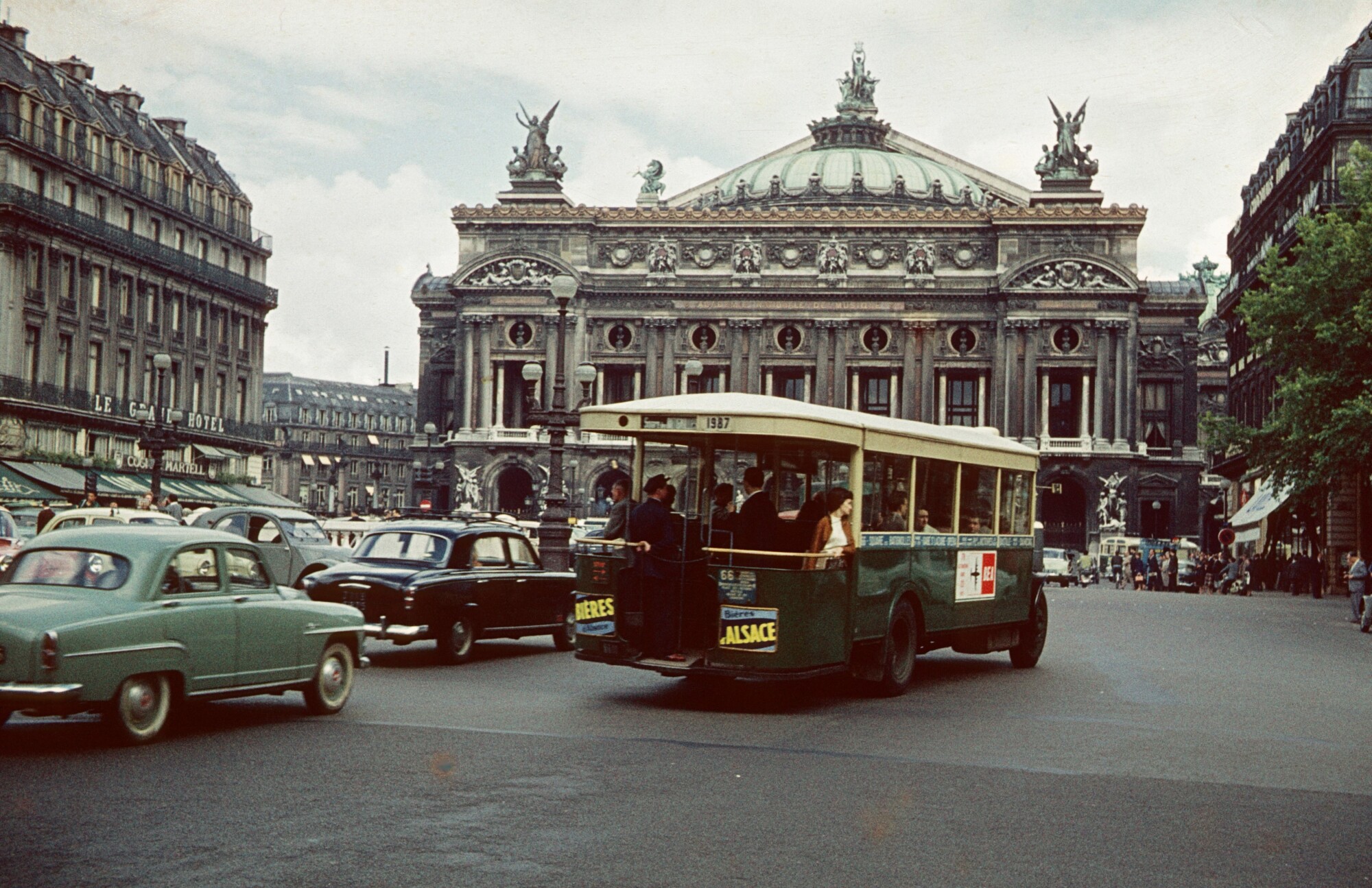 Le Parisien publie un nouvel hors-série : « L'âge d'or de l'automobile à Paris »